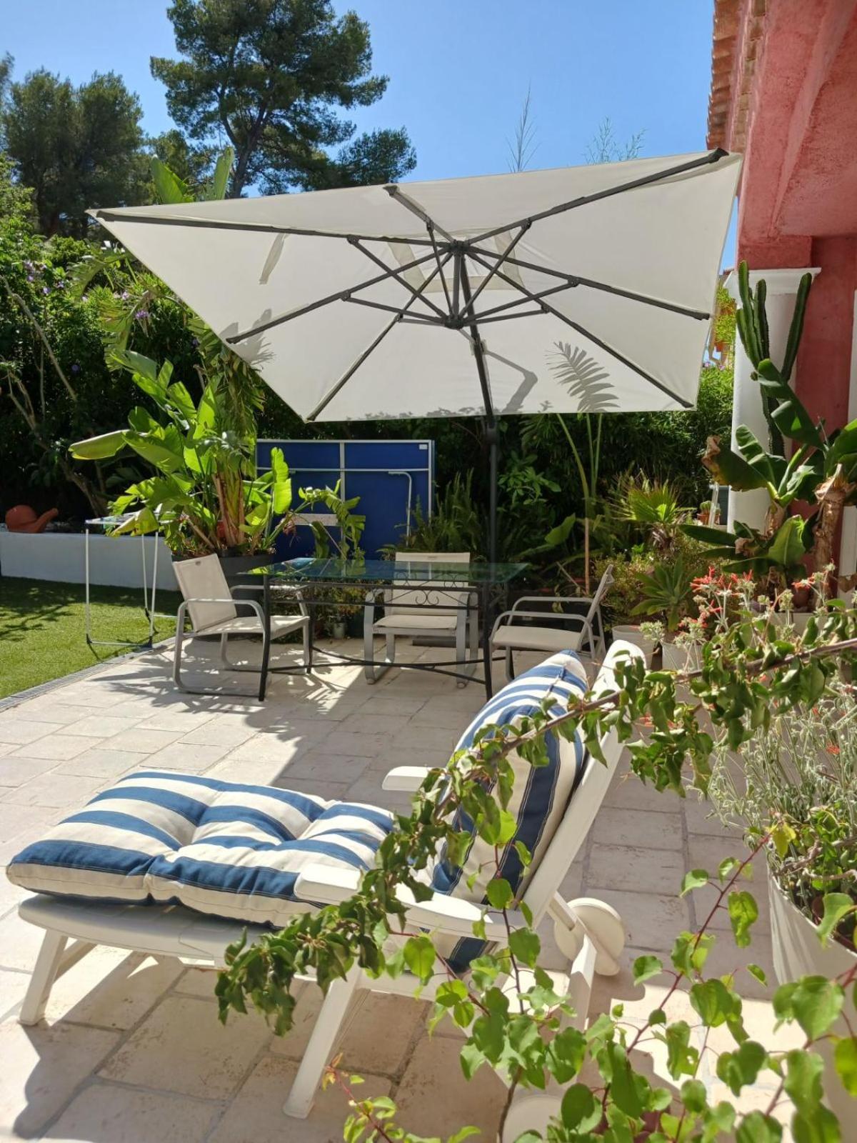 Bois Joli Bed & Breakfast Hyeres Exterior photo